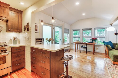 Burlington Escape By Lake Champlain & Bike Path