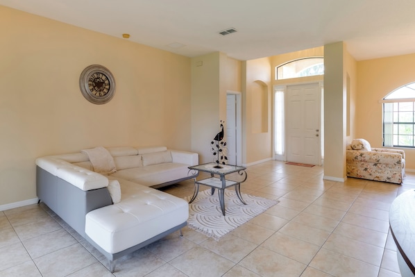 House (3 Bedrooms) | Interior