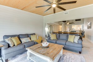 Apartment (3 Bedrooms) | Interior - Boat, Fish & Walk to Beach: Waterfront Destin Gem! (Destin)