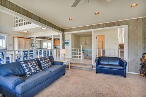 Steps to Ocean: Spacious Virginia Beach Retreat!