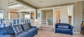 Steps to Ocean: Spacious Virginia Beach Retreat!