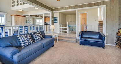 Steps to Ocean: Spacious Virginia Beach Retreat!