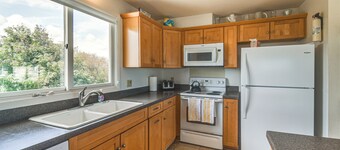 Steps to Ocean: Spacious Virginia Beach Retreat!