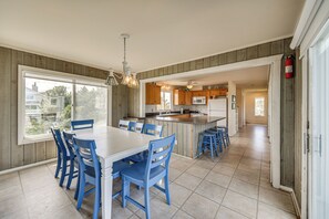 House (5 Bedrooms) | Interior