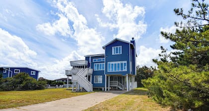 Steps to Ocean: Spacious Virginia Beach Retreat!
