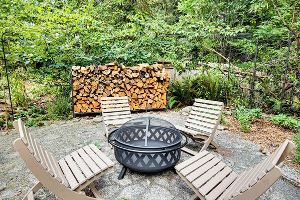 House (2 Bedrooms) | Interior - Lake Margaret Access: Boho Log Cabin w/ Backyard (Duvall)
