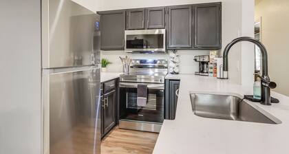 Walk to Table Rock Lake: Updated Cabin w/ Deck!