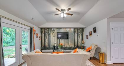 Easy Uptown Access: Charlotte Gem w/ Peaceful Yard