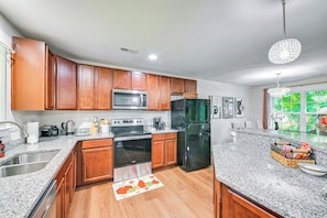 House (3 Bedrooms) | Interior