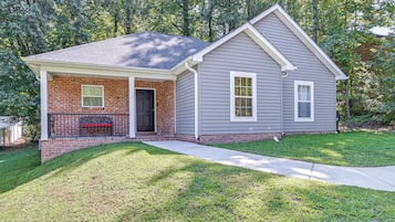 House (3 Bedrooms) | Front of property