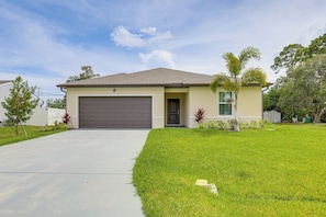 Apartment (1 Bedroom) | Interior - Beach-hop & Golf! Port St Lucie Apt w/ Shared Yard (Port Saint Lucie)