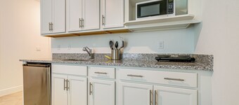 Beach-hop & Golf! Port St Lucie Apt w/ Shared Yard