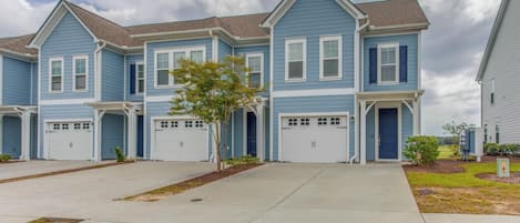 Apartment (4 Bedrooms) | Front of property