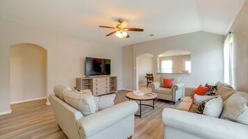 House (3 Bedrooms) | Interior