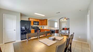 House (3 Bedrooms) | Interior