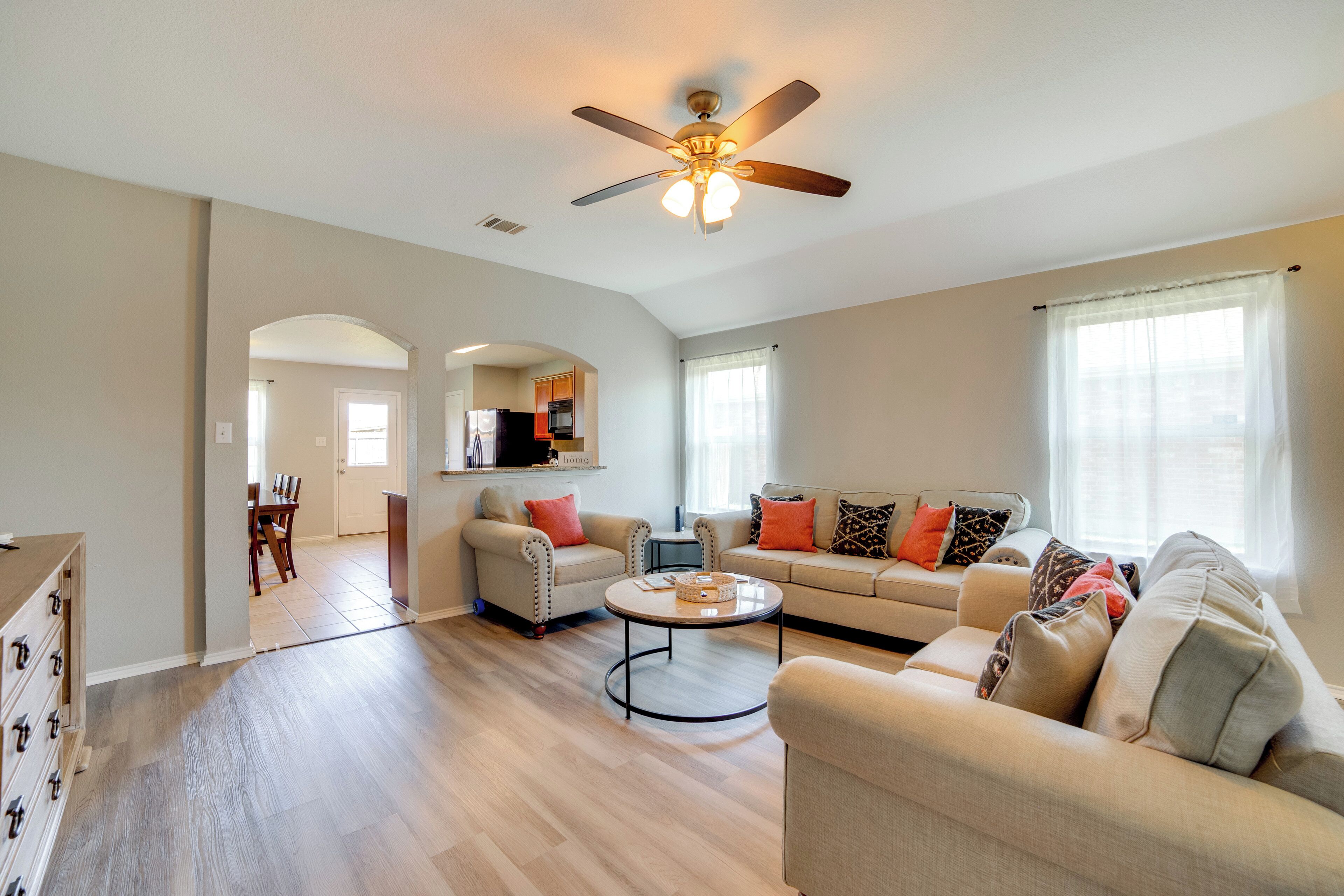 House (3 Bedrooms) | Interior