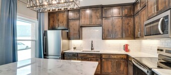 7 Mi to Afb: Central & Modern San Angelo Home
