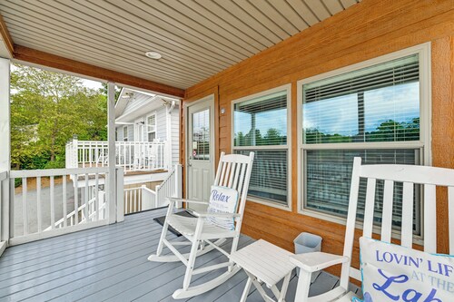Waterfront Living & Resort Perks! Lake Norman Stay