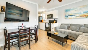 A modern living room with a dining area, a kitchen in the background, and a ceiling fan. - Waterfront Living & Resort Perks! Lake Norman Stay (Sherrills Ford)