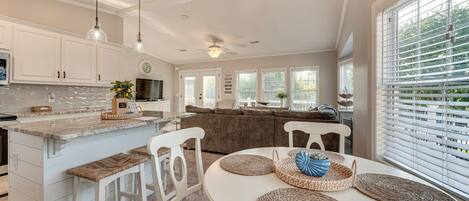 House (2 Bedrooms) | Interior