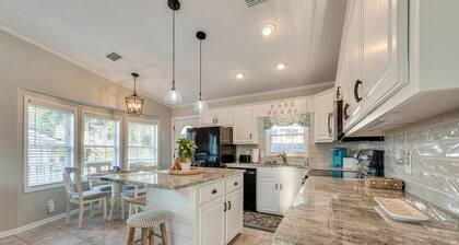 Breathtaking Views & Deck: Badin Lake House!