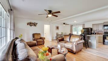 House (5 Bedrooms) | Interior