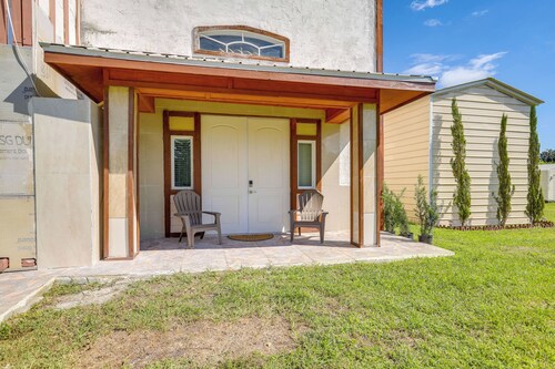 Modern Home Base for Polo Events & Palm Beach Fun!