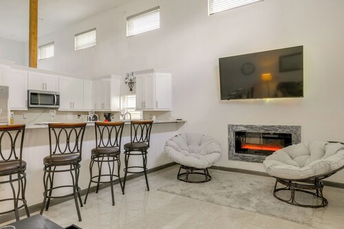 Modern Home Base for Polo Events & Palm Beach Fun!