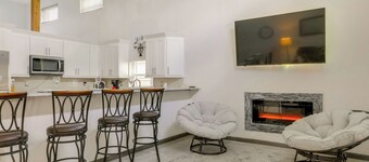 Modern Home Base for Polo Events & Palm Beach Fun!