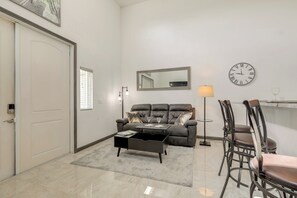 Unclassified image, 5 of 24, button - Modern Home Base for Polo Events & Palm Beach Fun! (Loxahatchee)