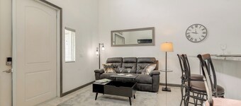 Modern Home Base for Polo Events & Palm Beach Fun!