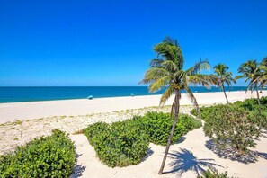 Beach nearby - Sandrift 1071 Captiva`s Premier Gulf-Front Escape: 3BR/3.5BA Retreat with (Captiva)