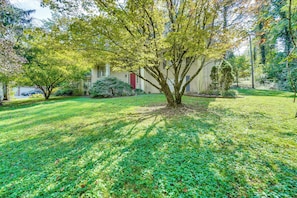 House (2 Bedrooms) | Interior - 1 Mi to Dtwn: Quiet Retreat w/ Yard in Clinton (Clinton)