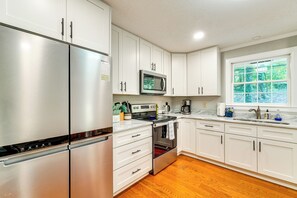 House (2 Bedrooms) | Interior - 1 Mi to Dtwn: Quiet Retreat w/ Yard in Clinton (Clinton)