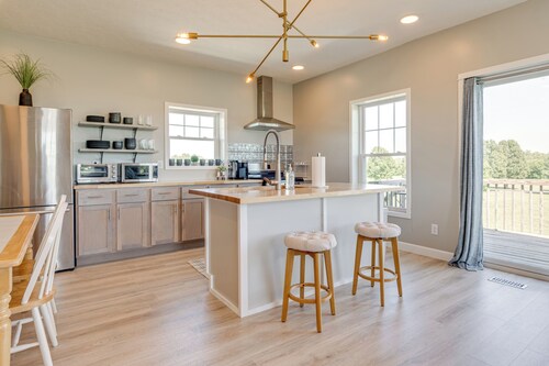 Pet-friendly Countryside Retreat in Whiteland!