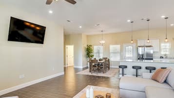 House (4 Bedrooms) | Interior