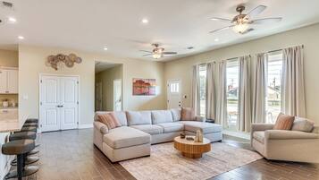 House (4 Bedrooms) | Interior