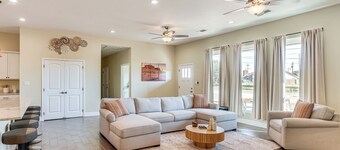 Golf, Shop & Explore: Home 5 Mi to Dtwn Midland!