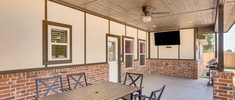 House (4 Bedrooms) | Front of property