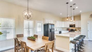 House (4 Bedrooms) | Interior