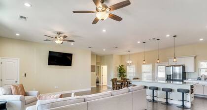 Golf, Shop & Explore: Home 5 Mi to Dtwn Midland!