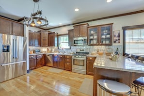 House (1 Bedroom) | Interior - Hot Tub Soaks & Outdoor Fun: Fayetteville Cabin (Fayetteville)