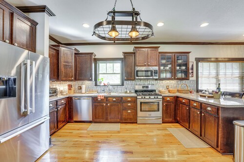 Hot Tub Soaks & Outdoor Fun: Fayetteville Cabin