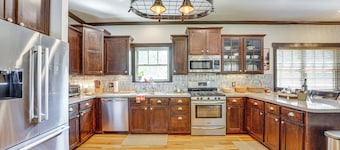 Hot Tub Soaks & Outdoor Fun: Fayetteville Cabin