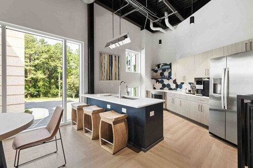 Upscale Living 5 Min From Downtown