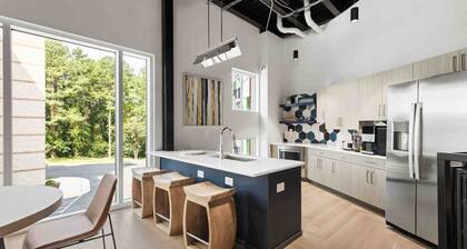 Upscale Living 5 Min From Downtown