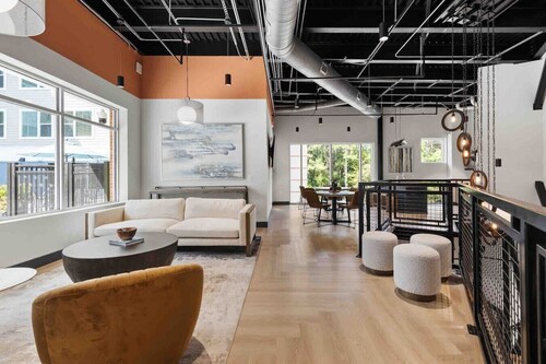 Upscale Living 5 Min From Downtown