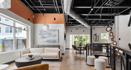 Upscale Living 5 Min From Downtown