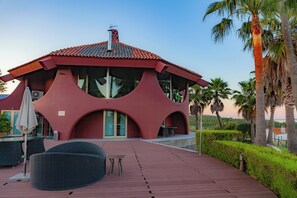 المنطقة المحيطة بالمنشأة