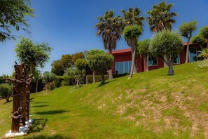 المنطقة المحيطة بالمنشأة